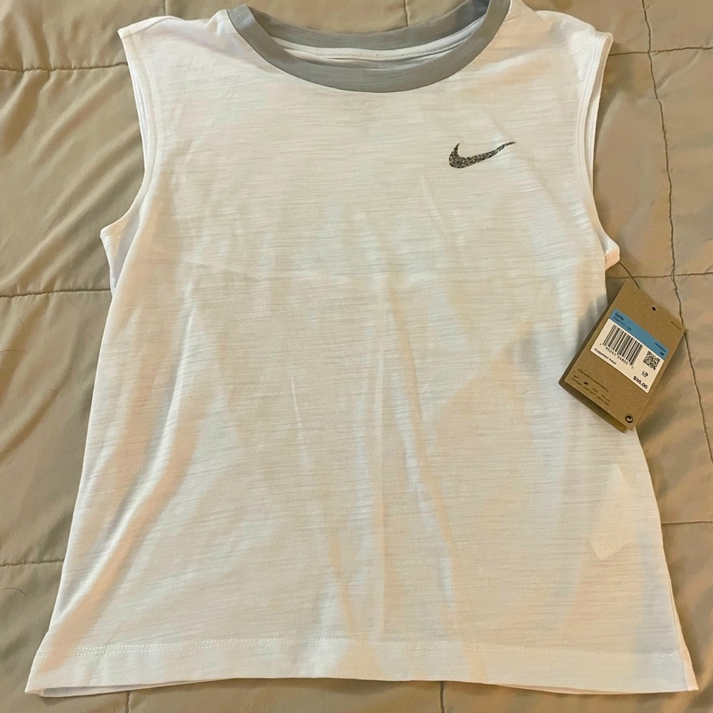 Nike Girl’s Yoga tank top NWT M